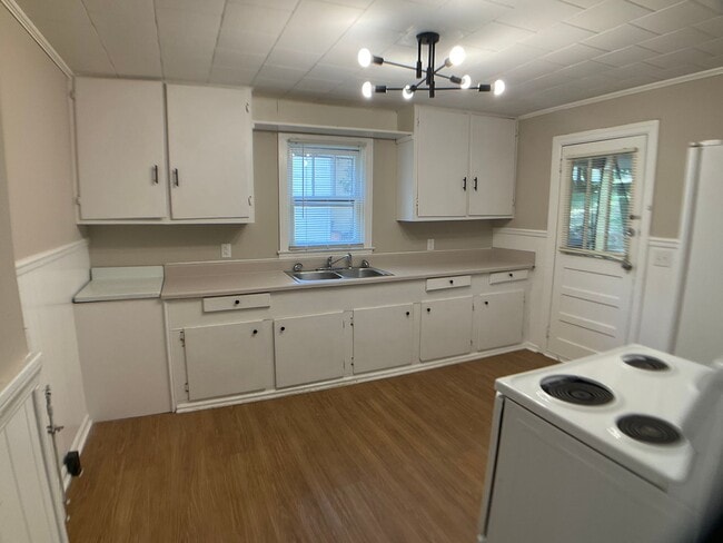 Photo - Adorable Bungalow Ready for New Residents!