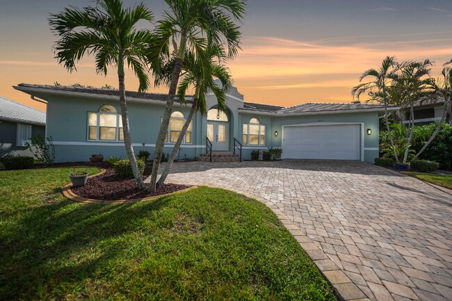 "Waterfront home with Courtyard Pool" - "Waterfront home with Courtyard Pool"