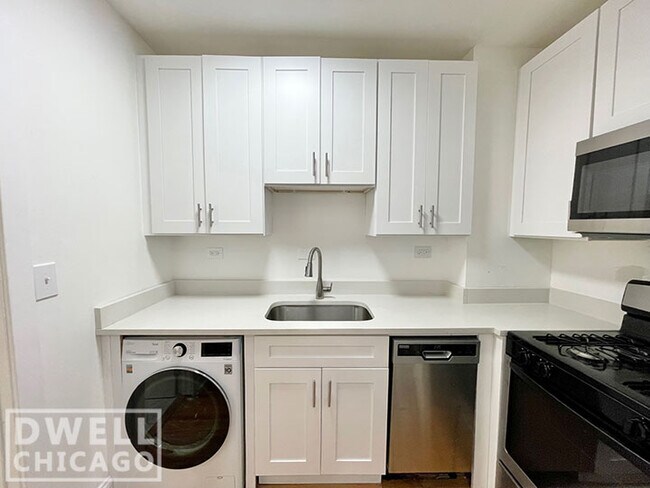 Photo - 1851 W Dickens Ave Apartments
