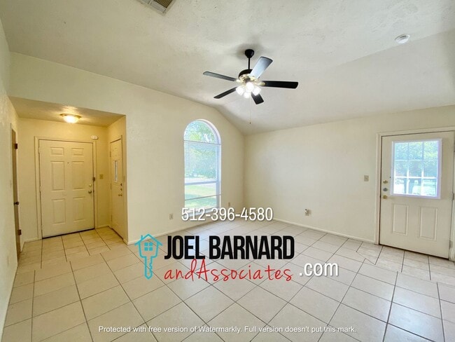Photo - Available January 10: 3 Bedroom, 2 Bath St...