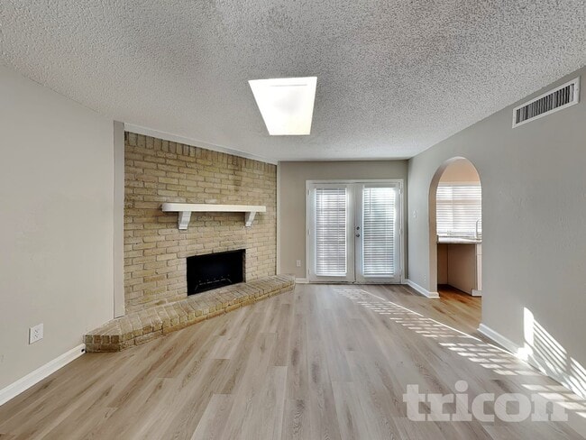 Photo - 1100 Green Hill Dr