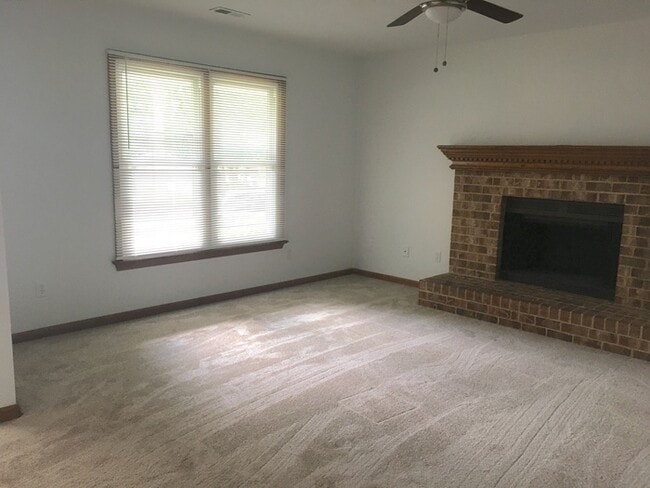 **Beautiful Ranch Home in Etheridge Manor**