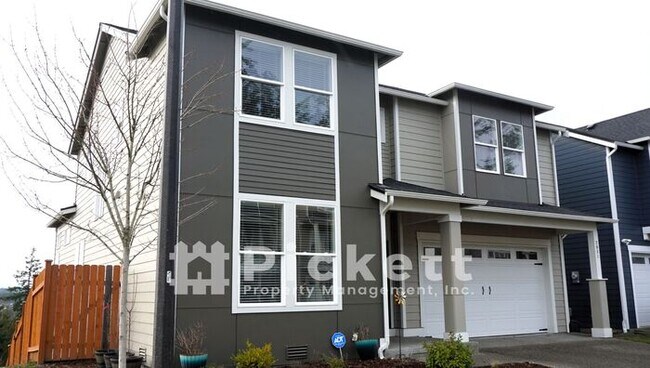 Photo - Gorgeous 4 Bedroom Home with a VIEW in Sil...