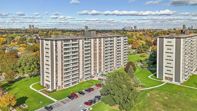 Building Photo - Cassandra Towers