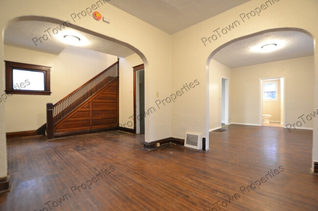 Photo - 724 E Washington St