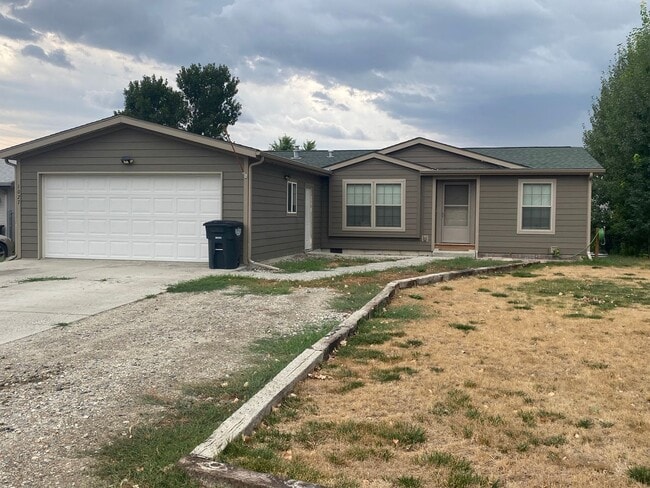 Building Photo - 1027 Falls Creek Dr