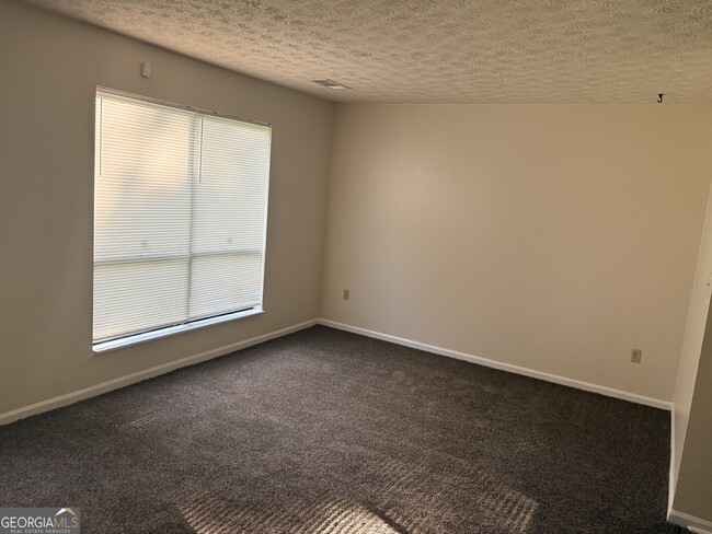 165 Hunters Ln