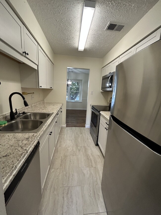 Photo - 106 Elsia Dr