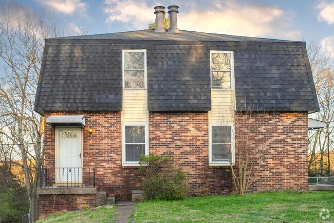 Building Photo - Charming Nashville Home!