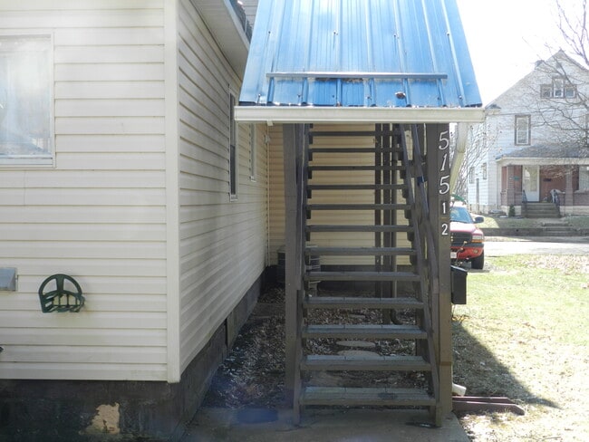 Upstairs Entrance - 515 Sterling Ave Unidad UpStairs