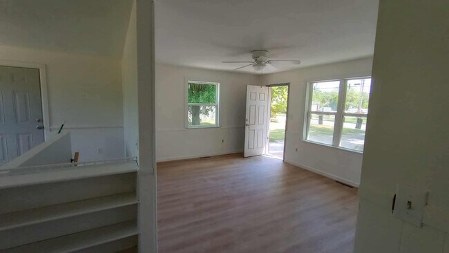 3095 White Oak Rd