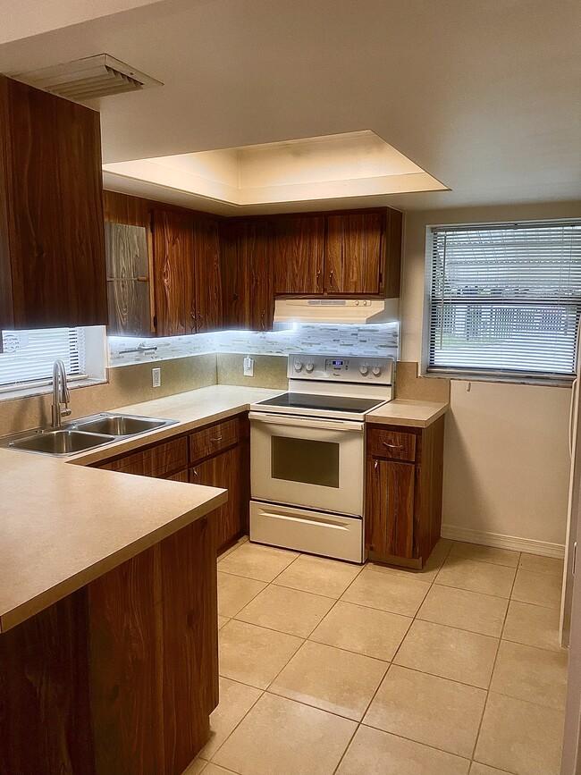 Building Photo - 9299 Silverthorne Dr