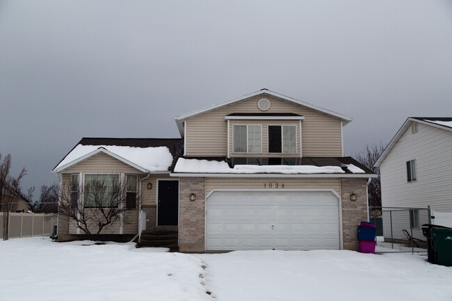 Building Photo - 1038 N 2525 W Rental