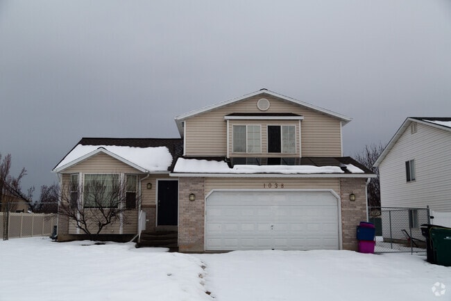 Building Photo - 1038 N 2525 W Rental