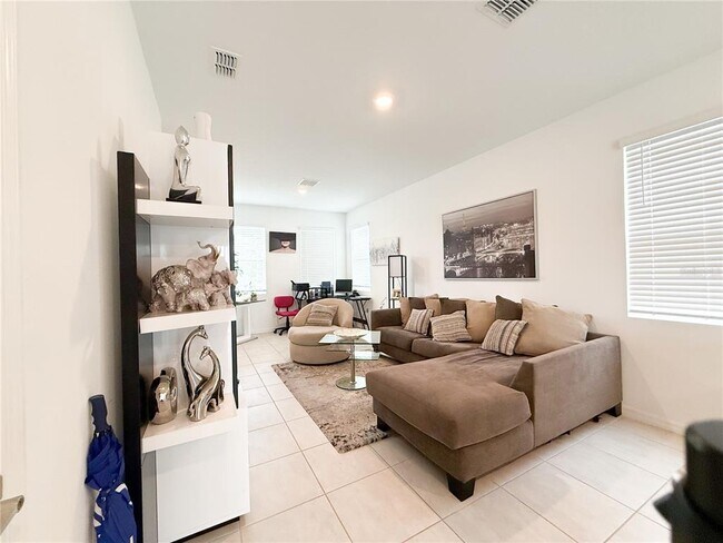 Photo - 2033 Viewfinder St