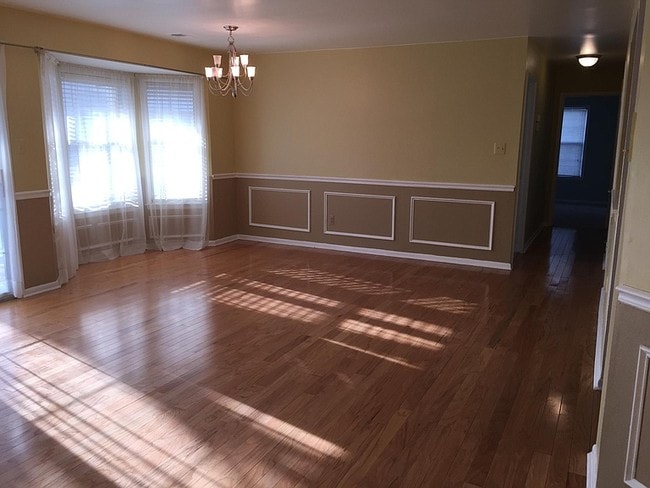 Building Photo - 108 Lowell Ct Unit 108 Lowell court Rental