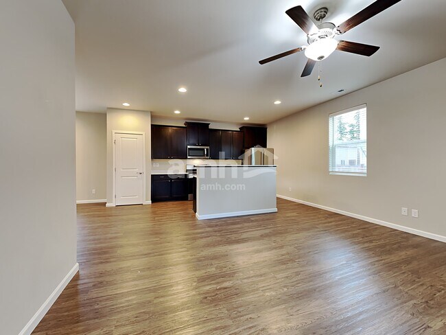 Photo - 306 Holdener Ln N