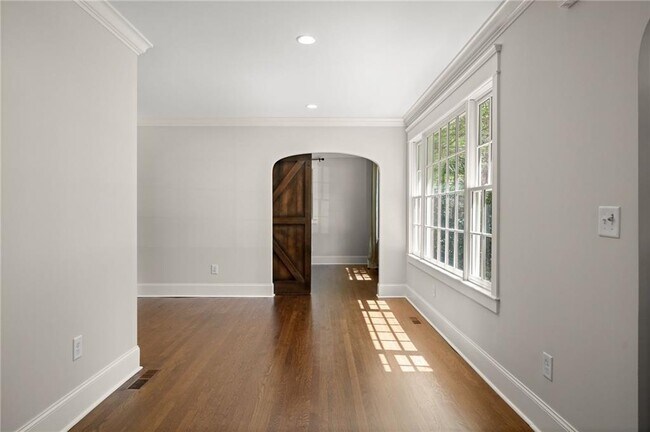 Photo - 1785 Meadowdale Ave NE