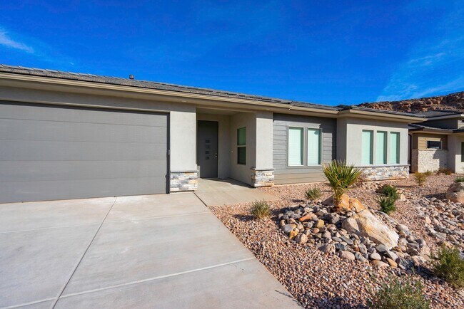 Photo - 4 bedroom 2 Bath Home in Desert Edge Cove - RV parking!