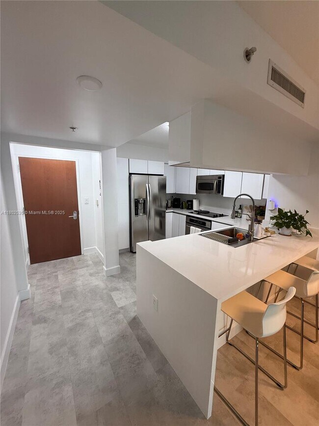 Photo - 31 SE 5th St Condo Unit 907