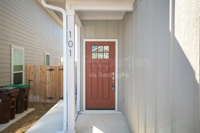 7523 Gramercy Wy
