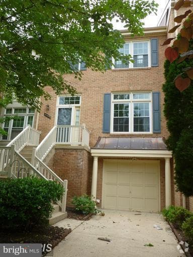 Building Photo - 5142 Woodford Dr Rental
