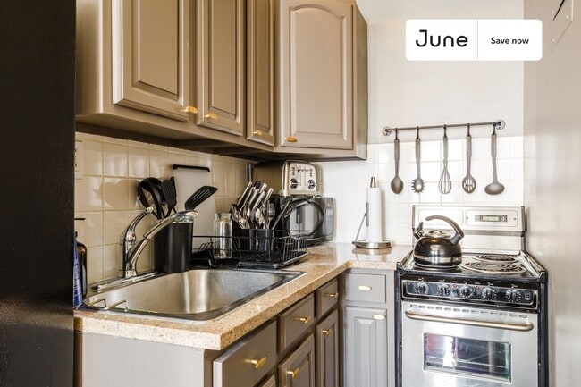 Photo - 336 W 46th St Unidad 4F