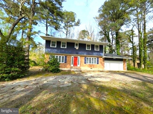 Building Photo - 8241 Robin Hood Dr