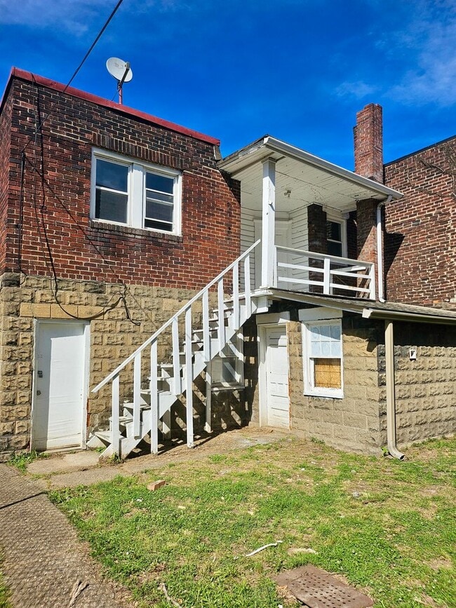 Photo - 627 5th Ave Apartment Unit 627 1/2