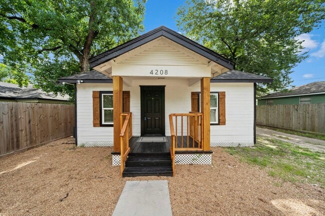 Building Photo - 4208 Delhi St