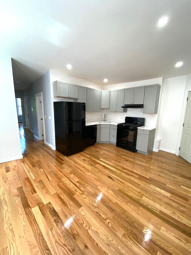 Photo - 117 Harvard St Townhome