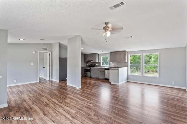 Photo - 207 Himalayan St