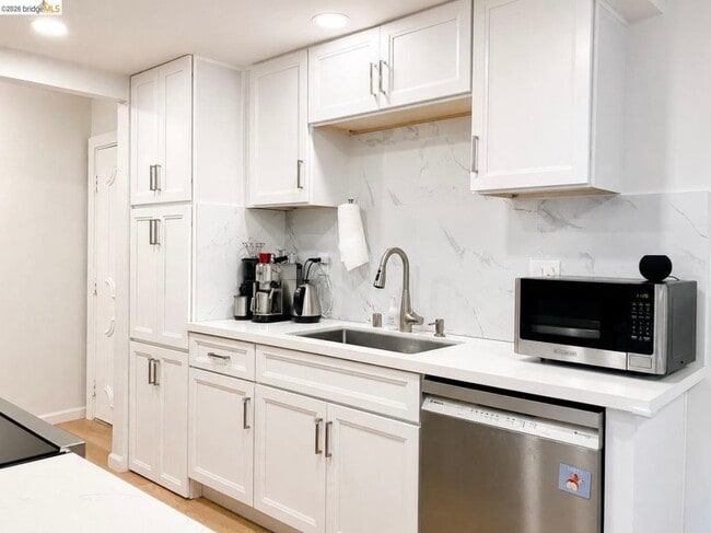 Building Photo - 8761 Mountain Blvd Unit 11