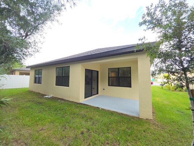Photo - 489 Seaspray Dr