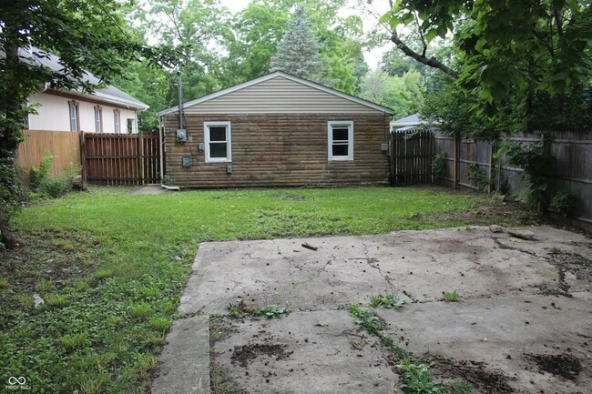 Photo - 3125 N Gladstone Ave
