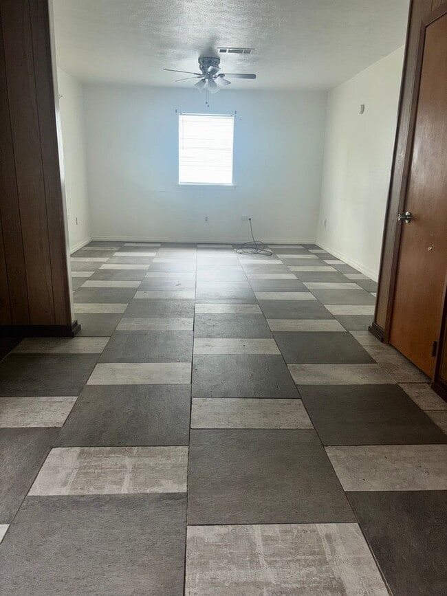 Photo - 6560 Lake Forest Dr