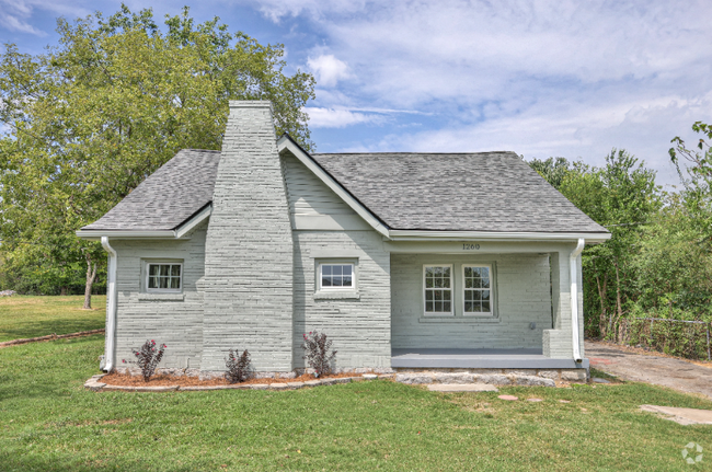 Building Photo - 1260 S Maple St Rental