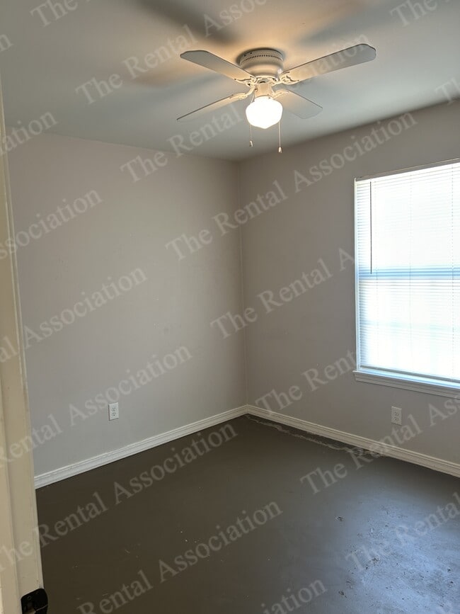 Photo - 185 Brownlee Rd