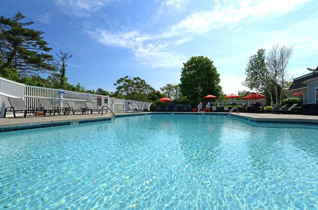 Building Photo - The Estates