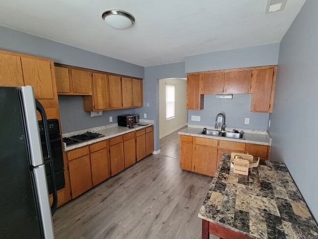 Building Photo - 3244 E 5th Ave Unit C