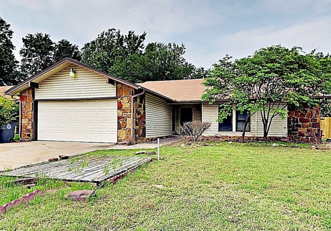 Building Photo - Come see your new 3 bedrooom, 2 bath house on a beautful corner lot in Union Schools!