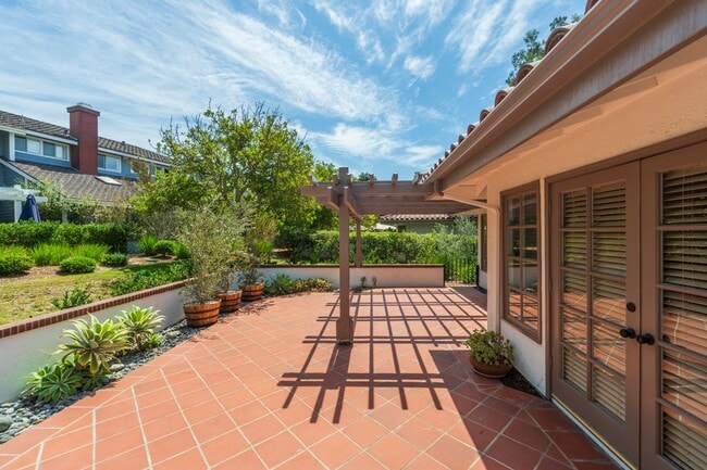 Photo - 16 Sausalito Cir W