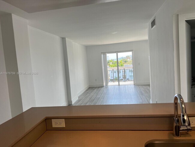 8101 Crespi Blvd Unit 504