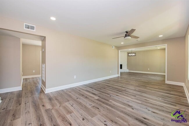 Photo - 401 Feagin Mill Rd