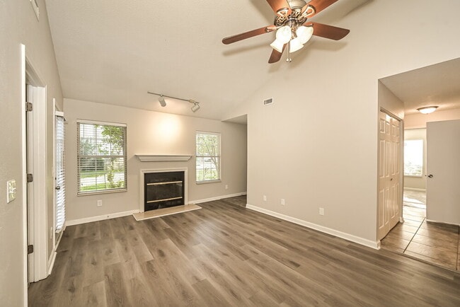211 Hunters Chase Dr