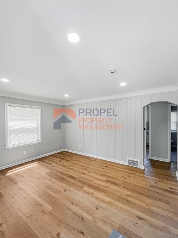 Photo - 5072 Winifred St