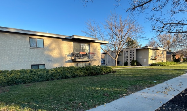 Photo - 910 N Catherine St Unit 1