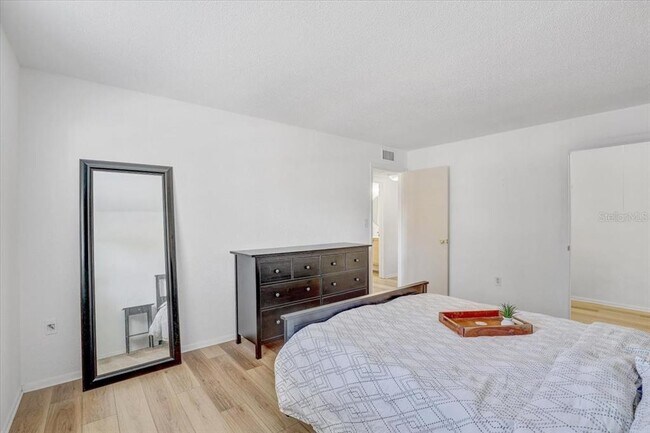 Photo - 350 79th Ave N Unidad 204