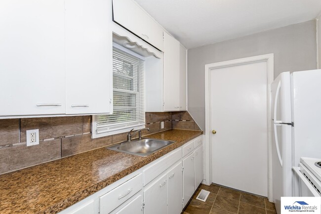 Photo - 2 bedroom 1 bath home - Pet Friendly!