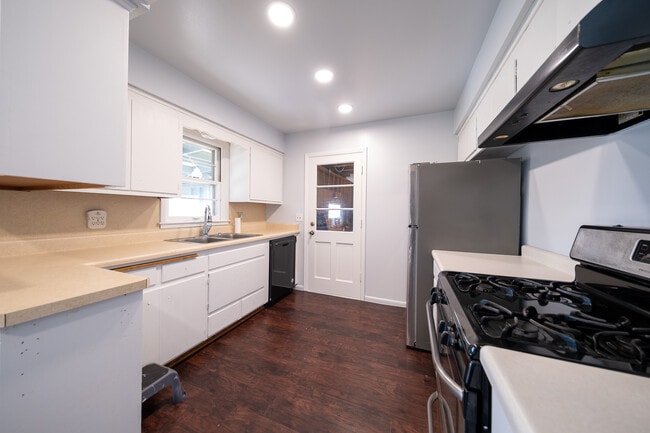 Photo - 445 Walnut Ln